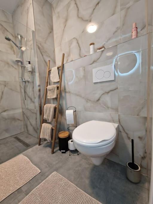 Apartman V Meste Bratislava Luaran gambar